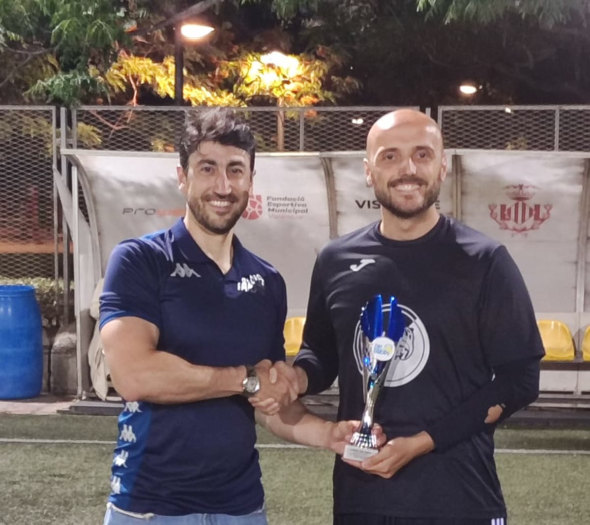 Entrega de trofeo en la Liga Tiki Taka F7